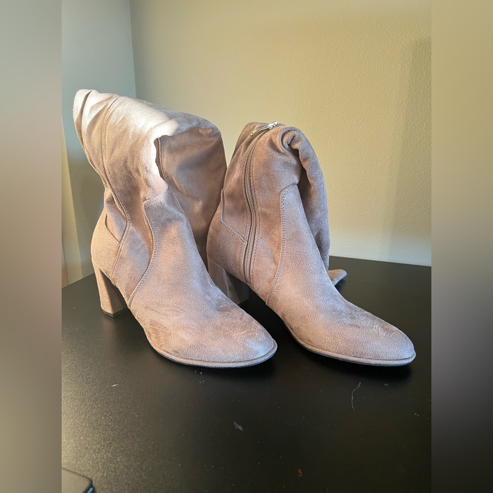 New Liz Claiborne Women’s Tan Knee High Heeled Boots Size 9